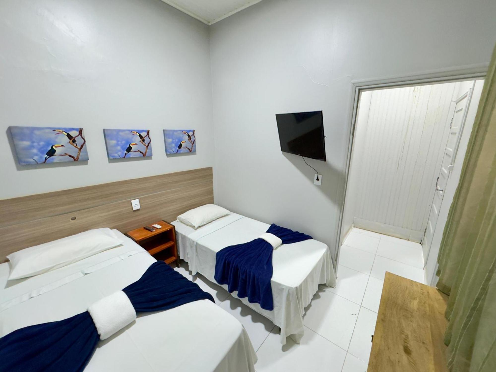 Quarto Pequeno com Cama de Casal ou 2 de Solteiro